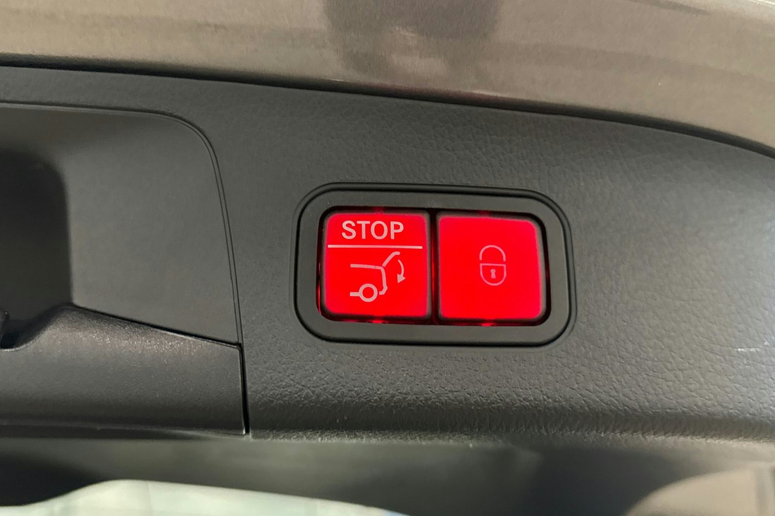 harmaa Mercedes-Benz GLA 2024 kuva 15.