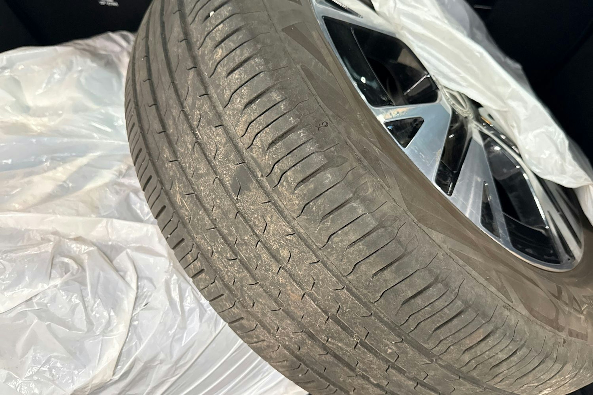 harmaa Mercedes-Benz GLA 2024 kuva 16.