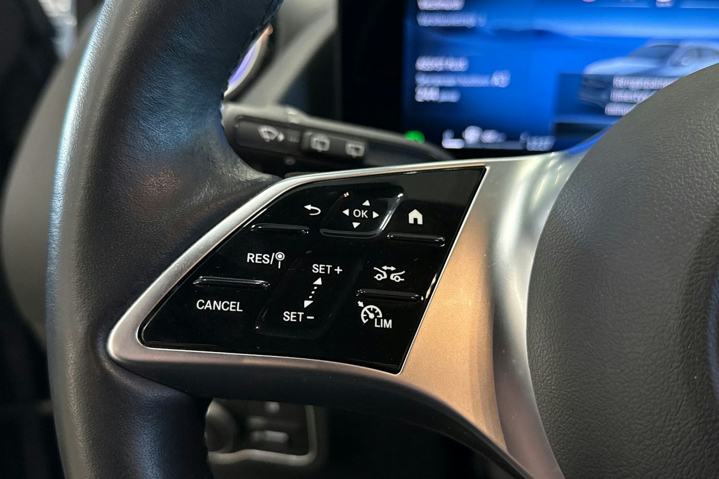 harmaa Mercedes-Benz GLA 2024 kuva 20.