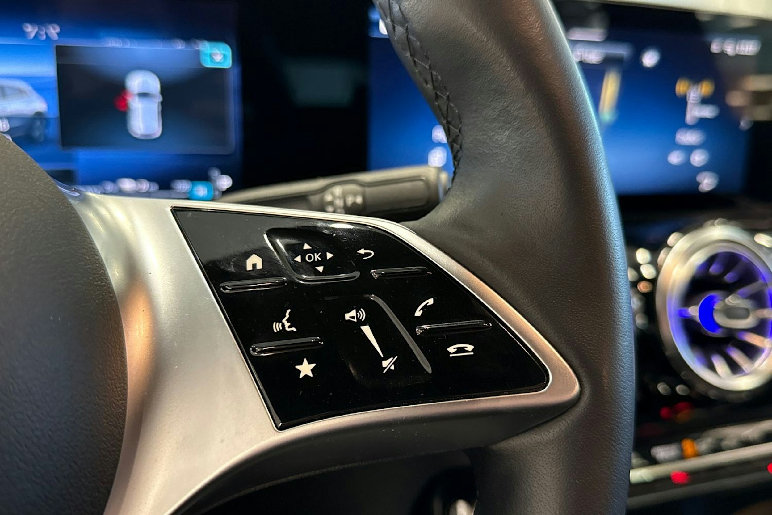 harmaa Mercedes-Benz GLA 2024 kuva 21.