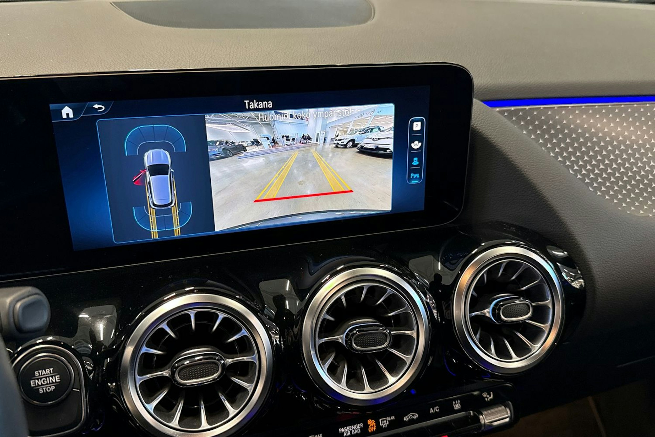 harmaa Mercedes-Benz GLA 2024 kuva 22.