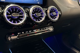 harmaa Mercedes-Benz GLA 2024 kuva 25.