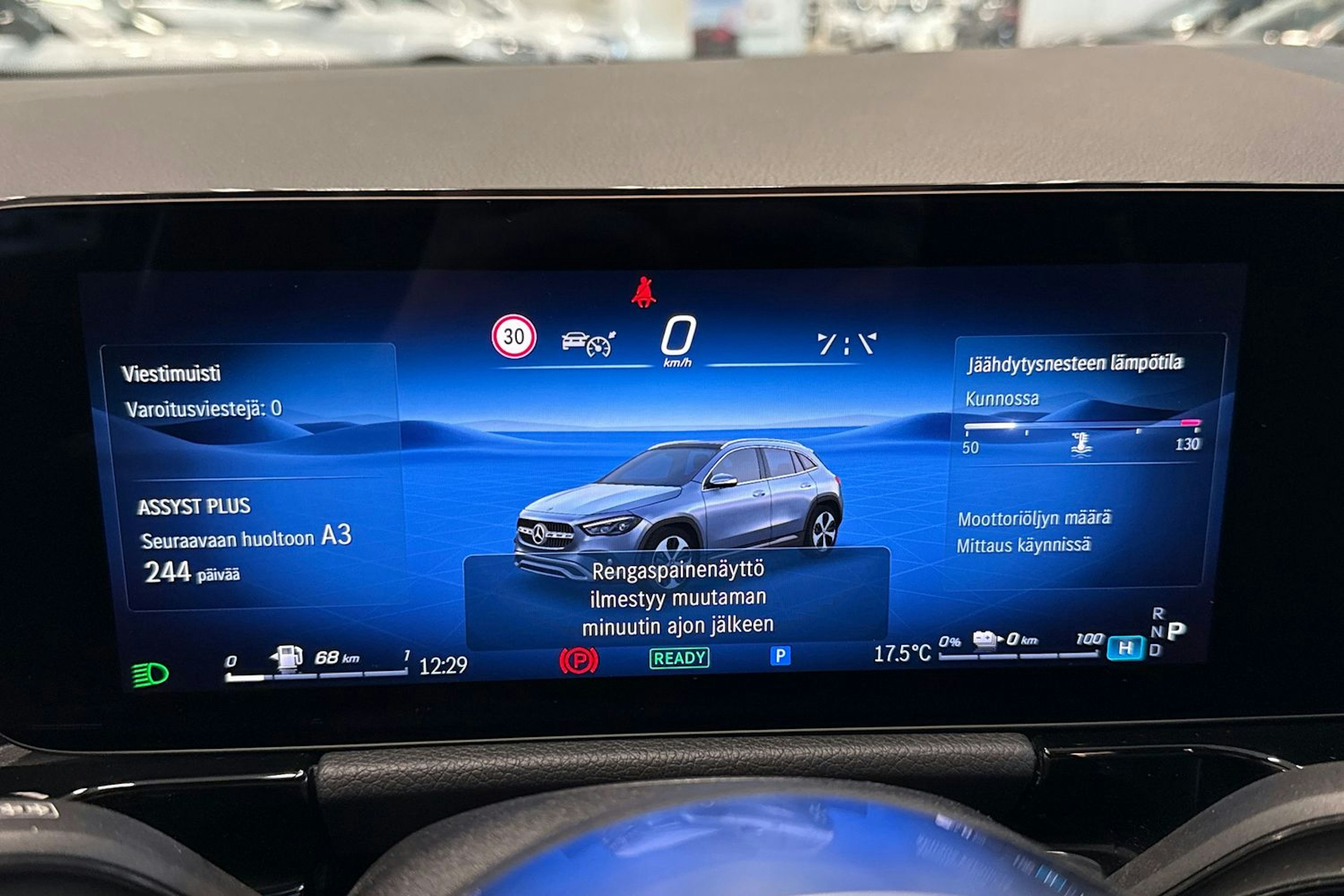 harmaa Mercedes-Benz GLA 2024 kuva 26.