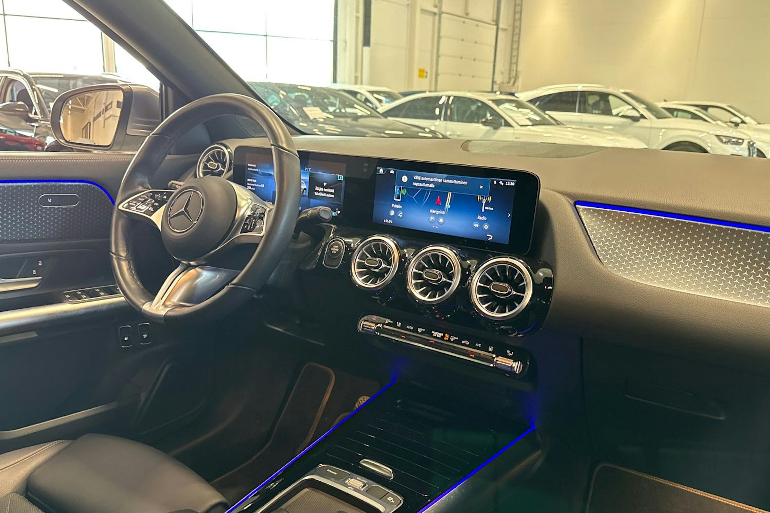 harmaa Mercedes-Benz GLA 2024 kuva 27.