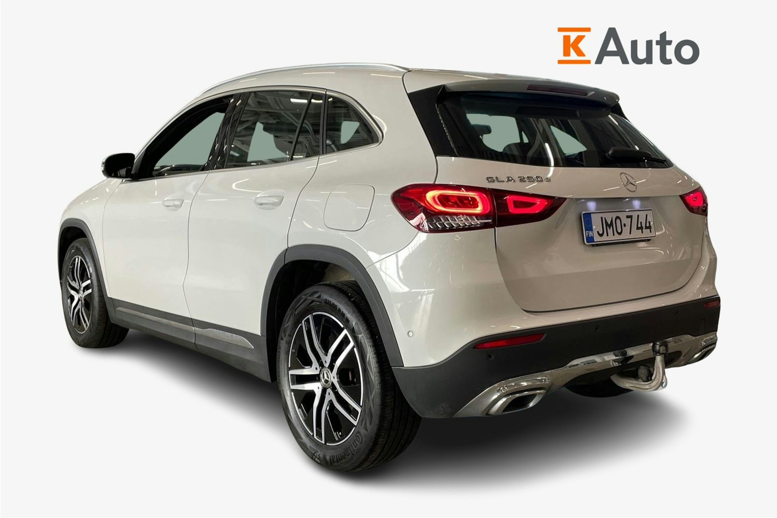 valkoinen Mercedes-Benz GLA 2023 kuva 2.