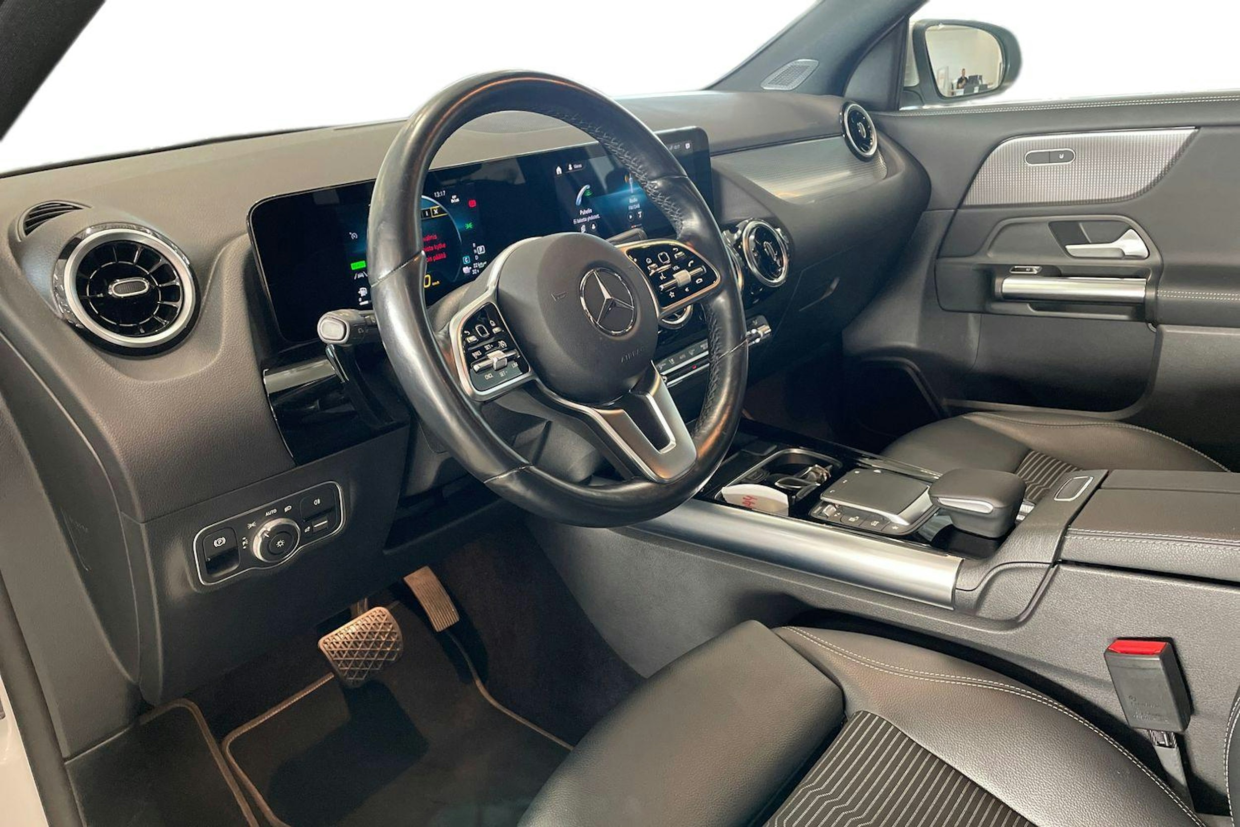 valkoinen Mercedes-Benz GLA 2023 kuva 7.
