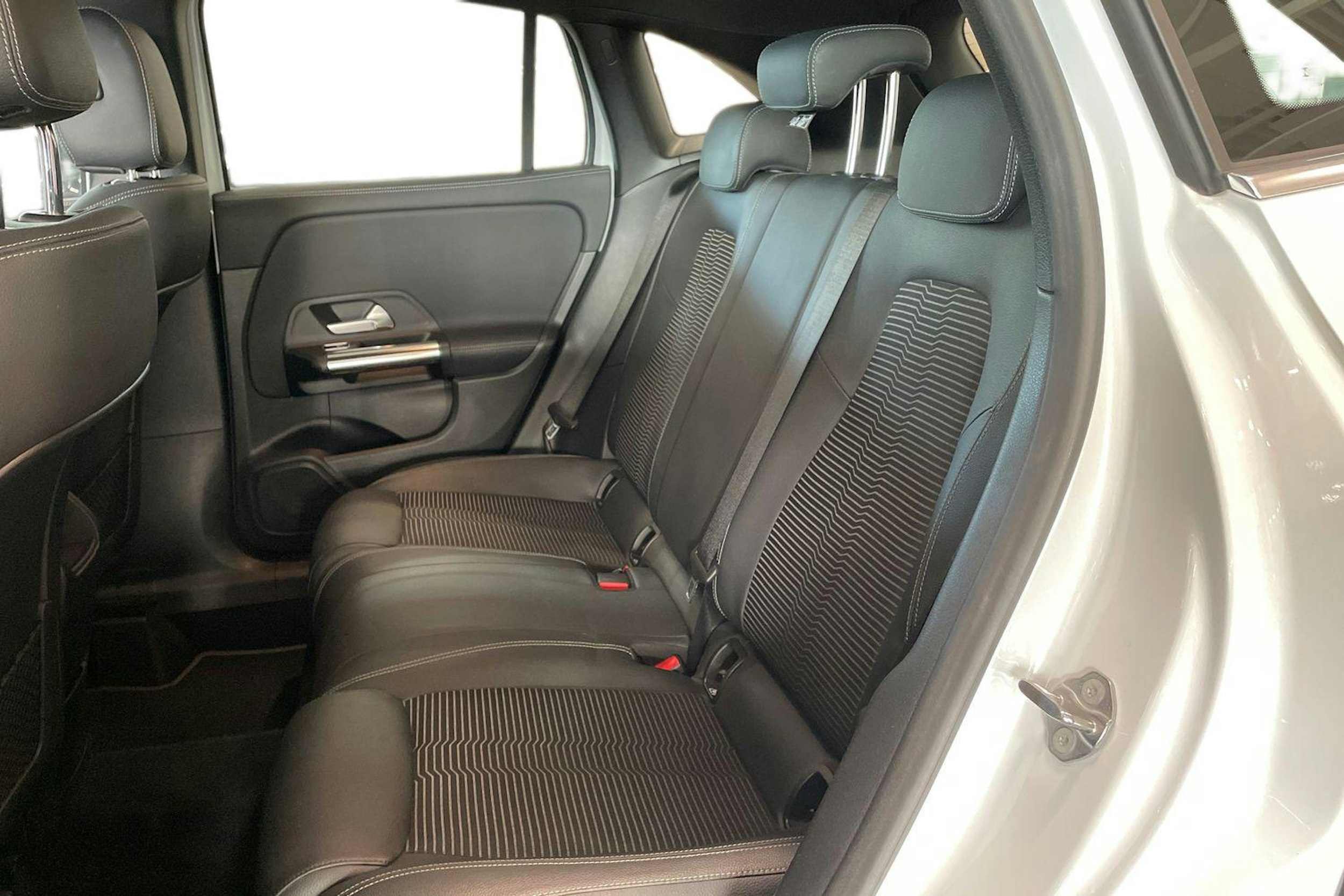valkoinen Mercedes-Benz GLA 2023 kuva 10.