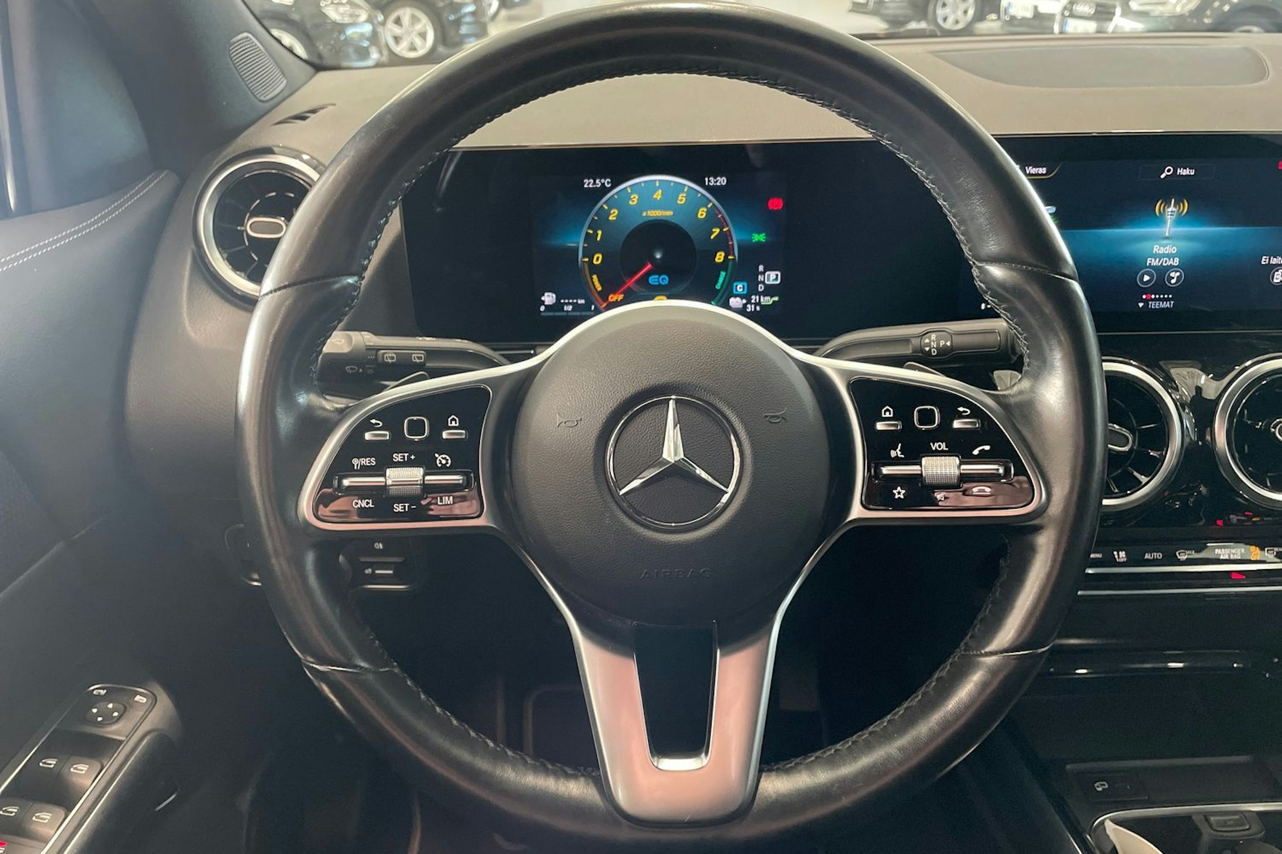 valkoinen Mercedes-Benz GLA 2023 kuva 16.