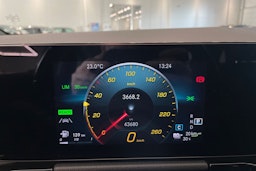 valkoinen Mercedes-Benz GLA 2023 kuva 19.