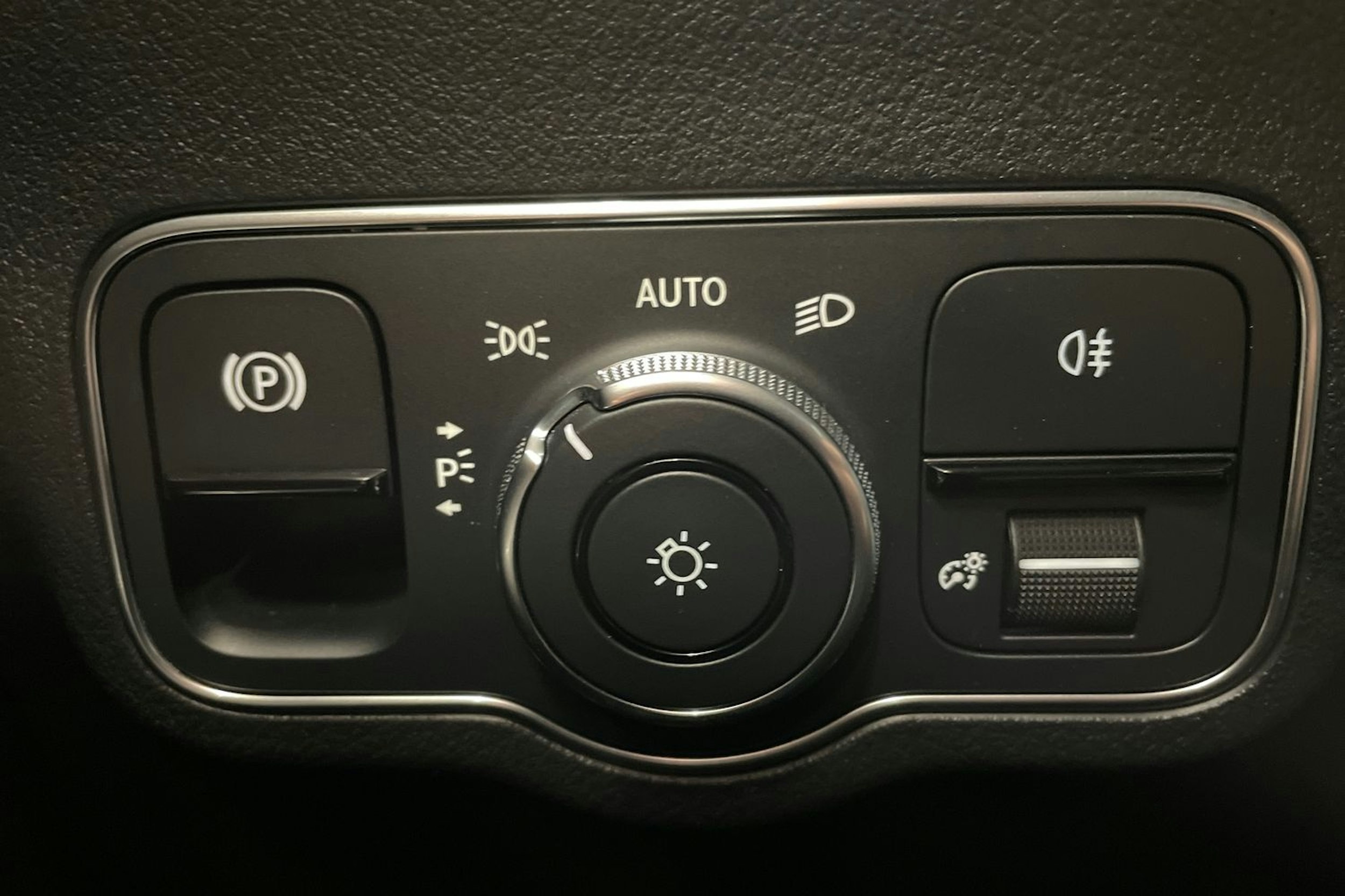 valkoinen Mercedes-Benz GLA 2023 kuva 20.
