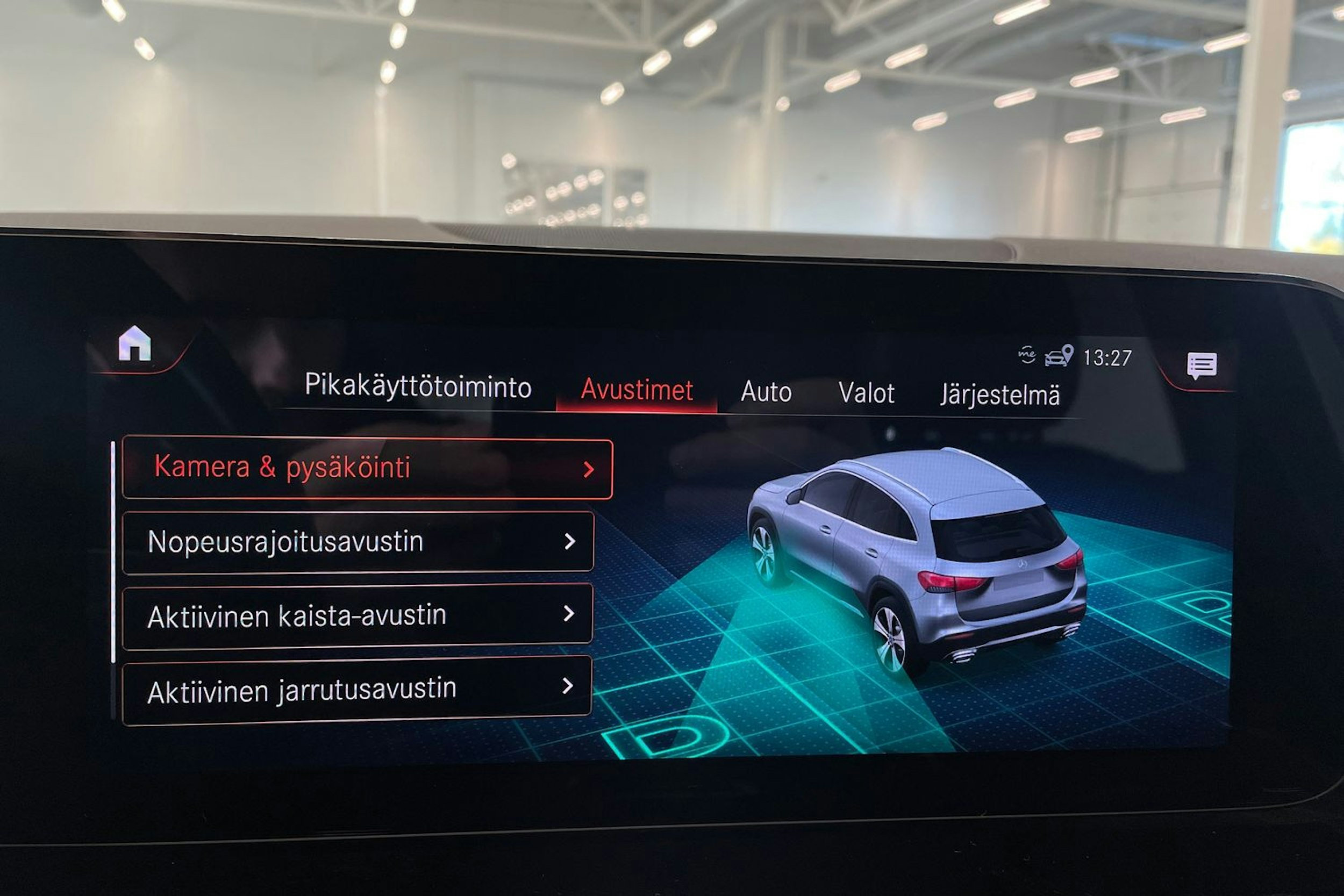 valkoinen Mercedes-Benz GLA 2023 kuva 28.