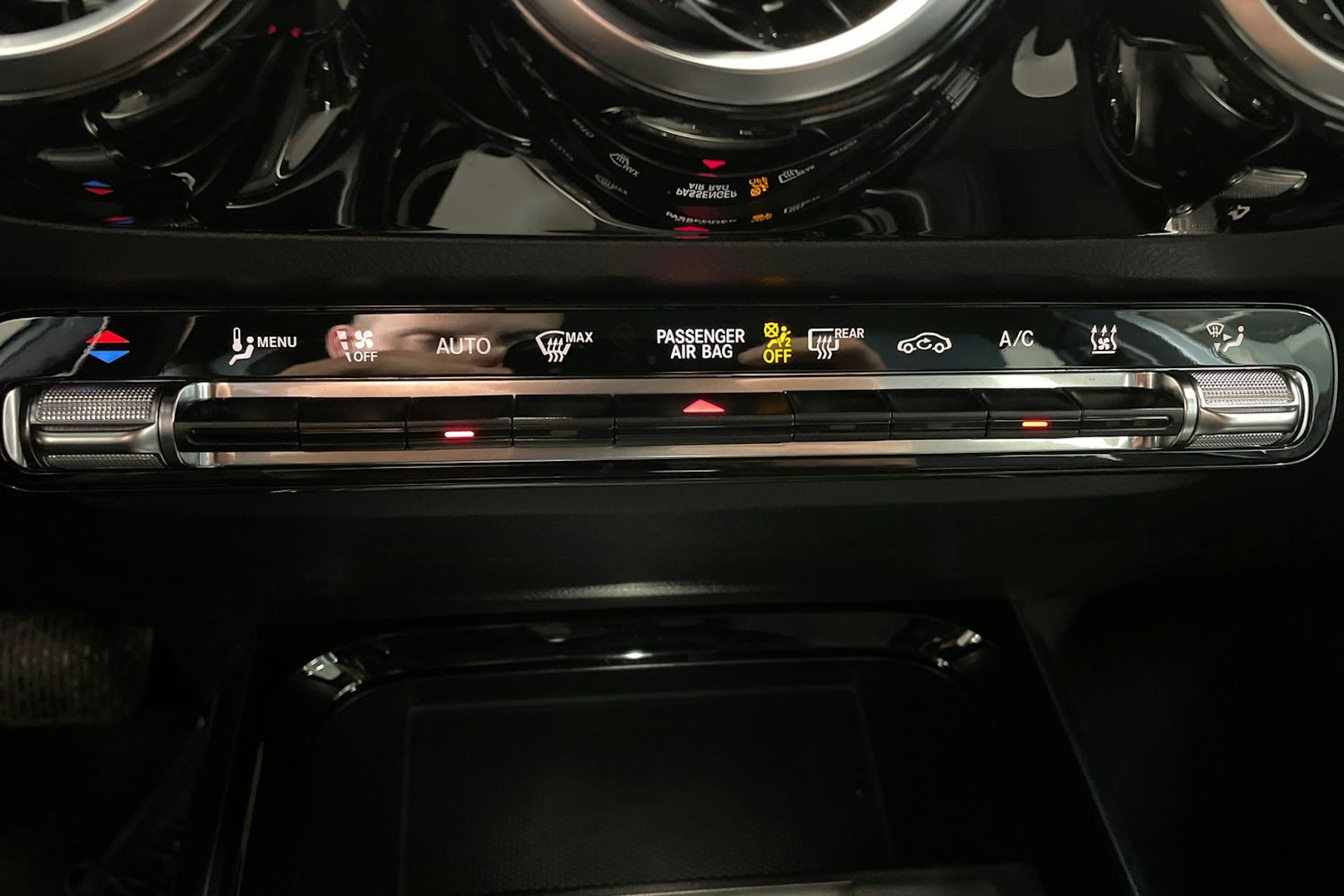 valkoinen Mercedes-Benz GLA 2023 kuva 29.