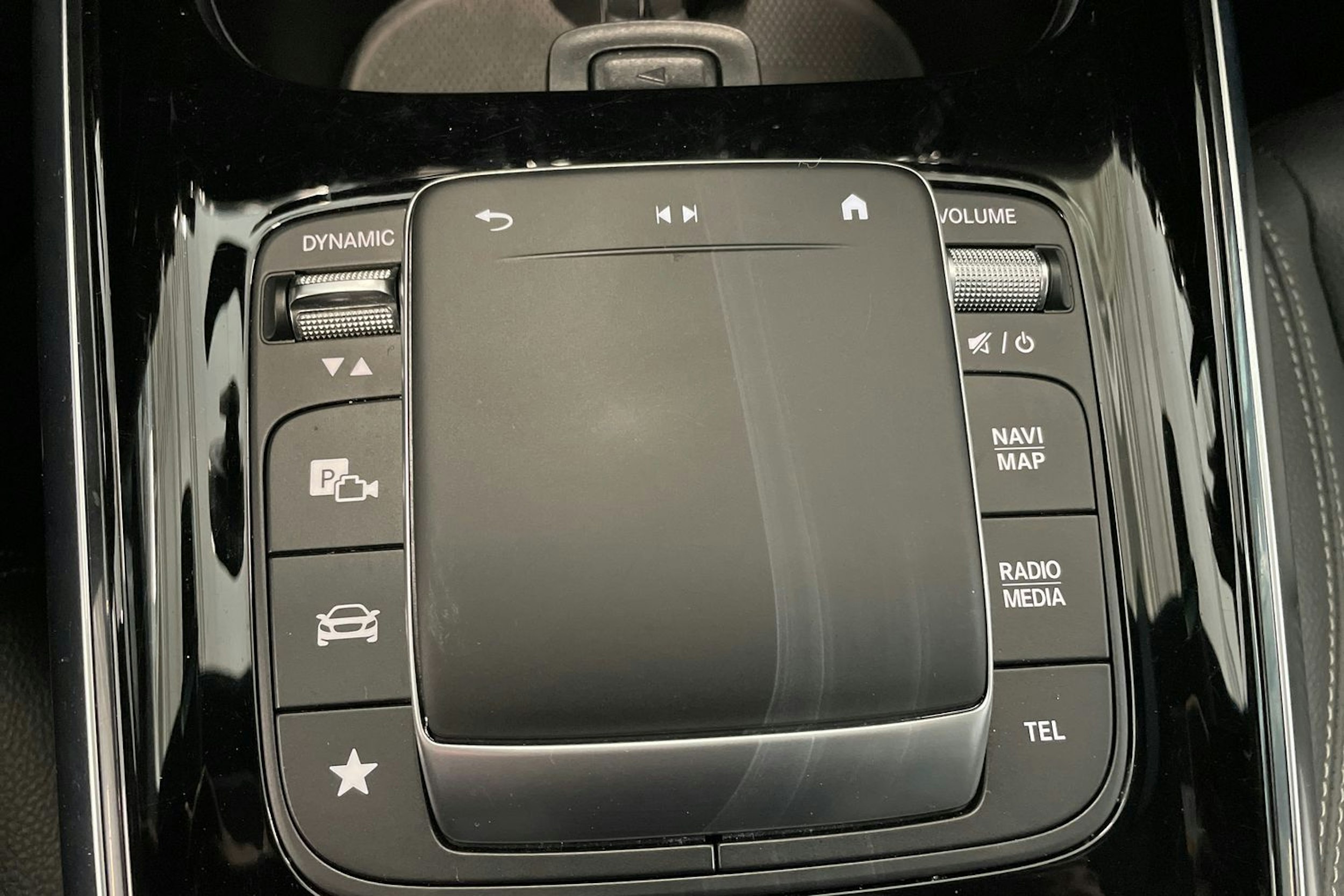 valkoinen Mercedes-Benz GLA 2023 kuva 30.