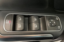 valkoinen Mercedes-Benz GLA 2023 kuva 32.