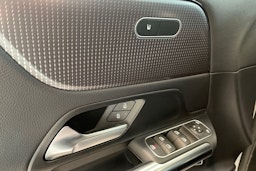 valkoinen Mercedes-Benz GLA 2023 kuva 33.