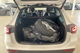 valkoinen Mercedes-Benz GLA 2023 kuva 35.