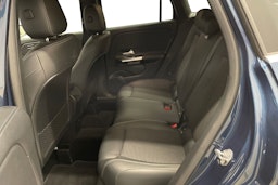 Sininen Mercedes-Benz GLA 2023 kuva 10.