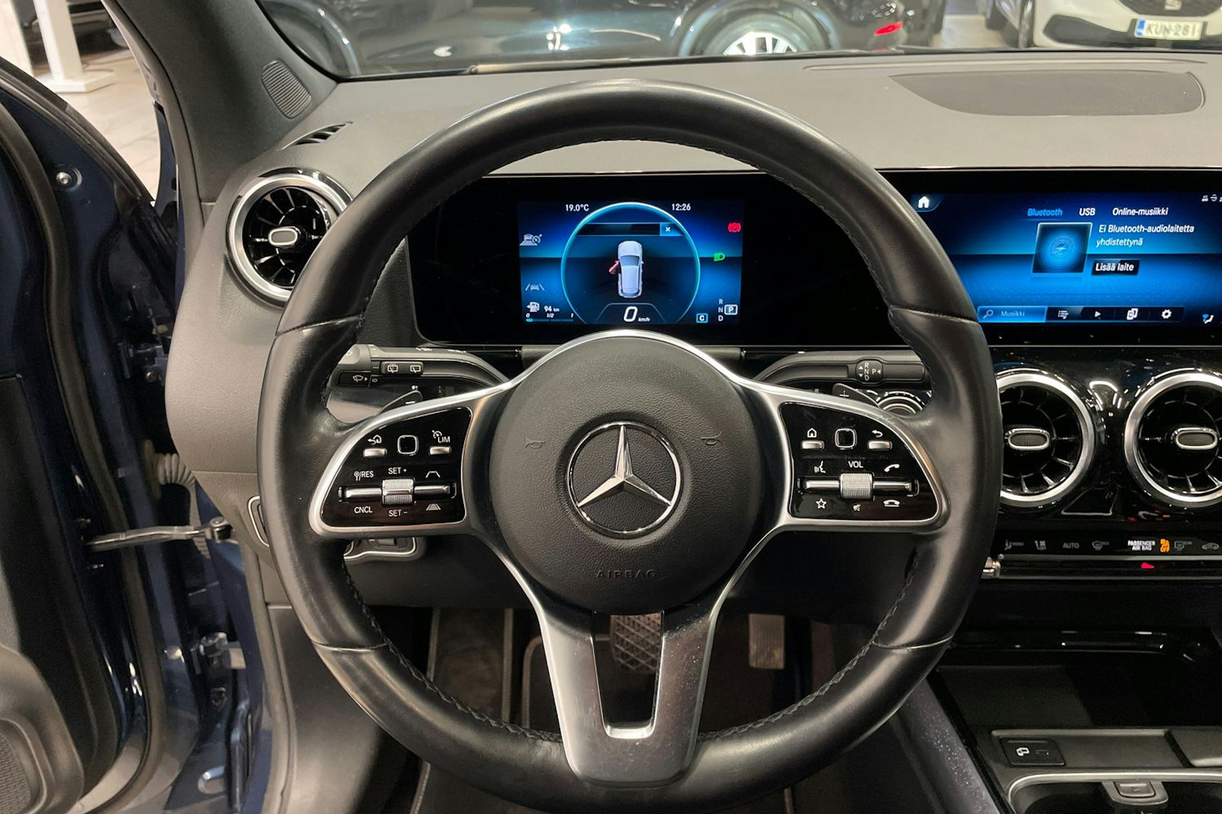 Sininen Mercedes-Benz GLA 2023 kuva 14.