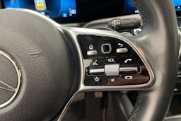 Sininen Mercedes-Benz GLA 2023 kuva 15.