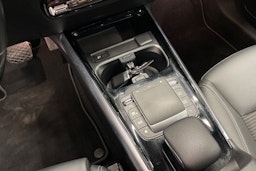 Sininen Mercedes-Benz GLA 2023 kuva 17.