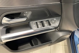 Sininen Mercedes-Benz GLA 2023 kuva 21.