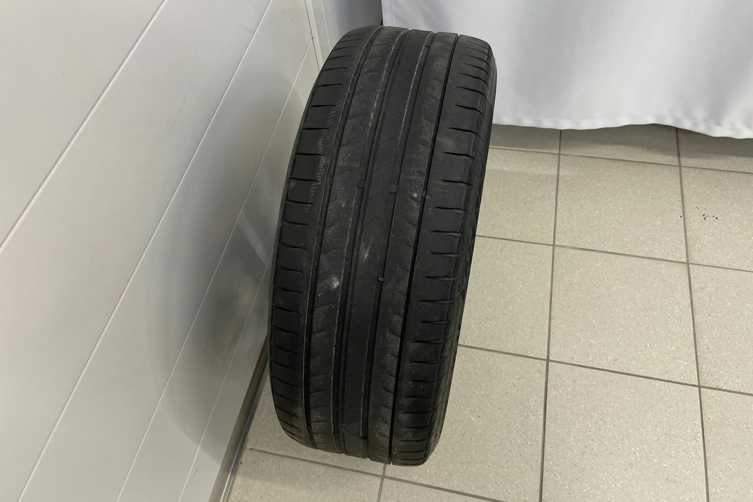 Sininen Mercedes-Benz GLA 2023 kuva 25.