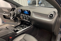 Sininen Mercedes-Benz GLA 2023 kuva 26.