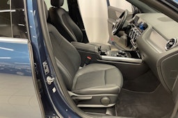 Sininen Mercedes-Benz GLA 2023 kuva 27.