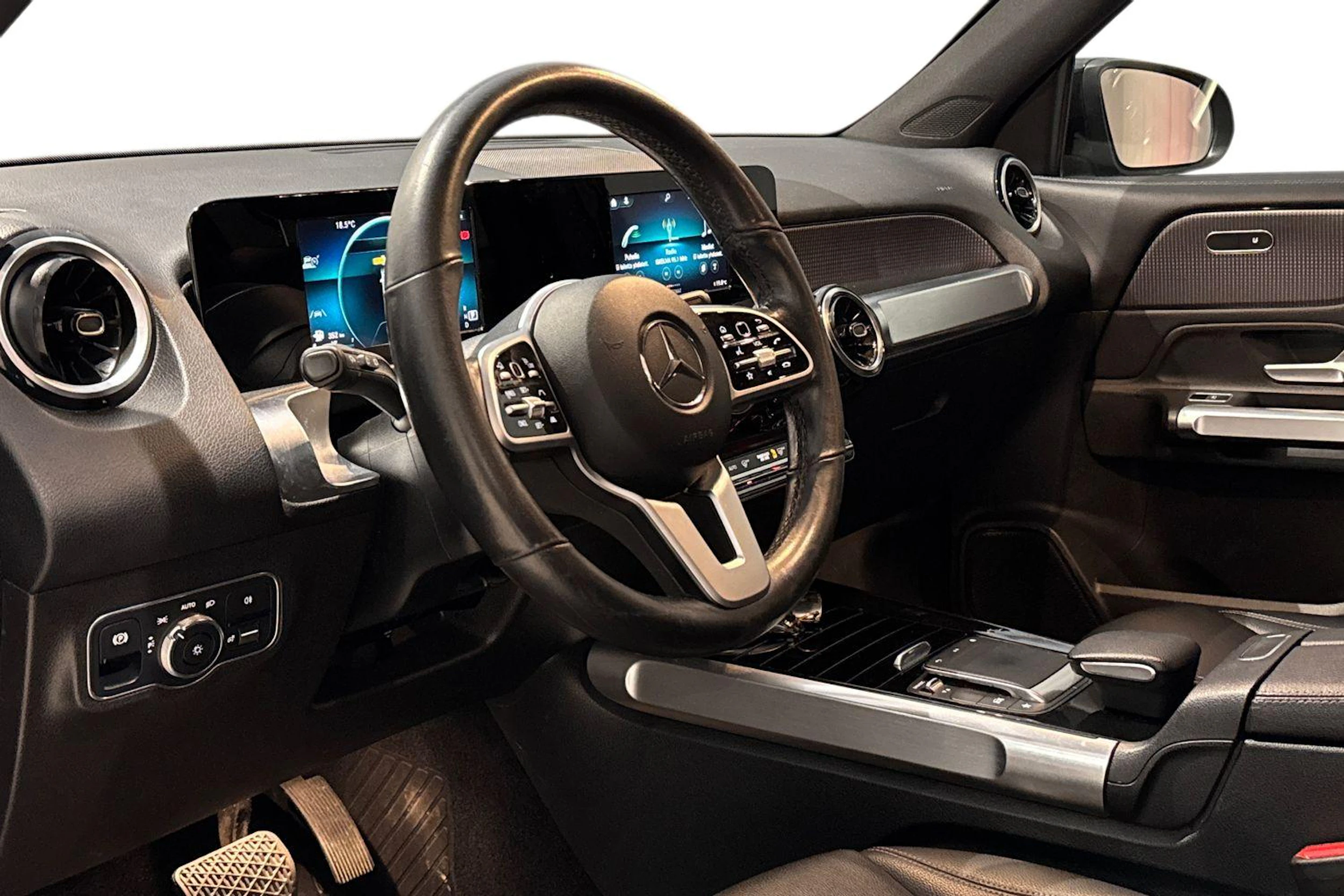 musta Mercedes-Benz GLB 2020 kuva 6.