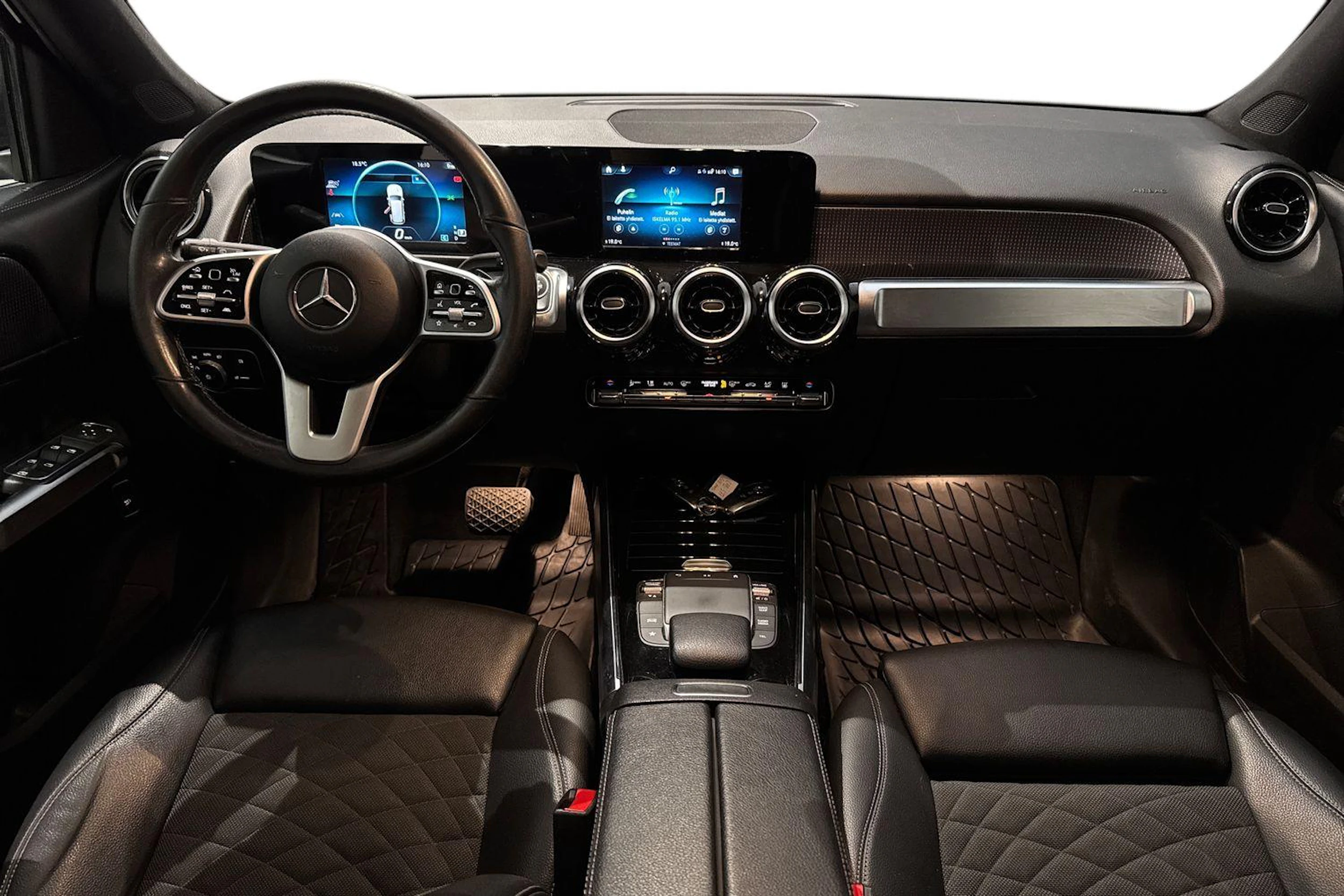 musta Mercedes-Benz GLB 2020 kuva 7.