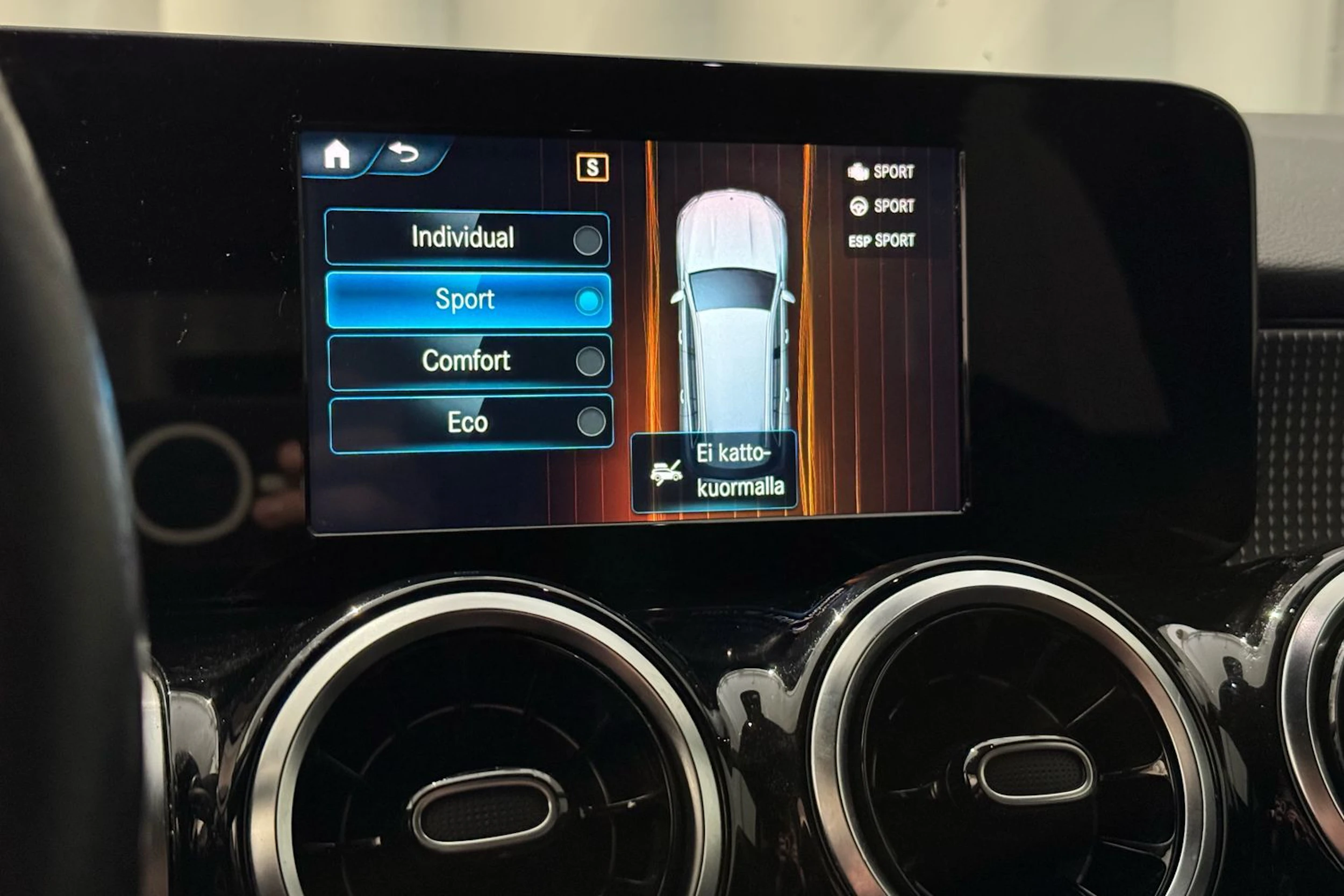 musta Mercedes-Benz GLB 2020 kuva 20.