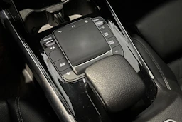 musta Mercedes-Benz GLB 2020 kuva 24.