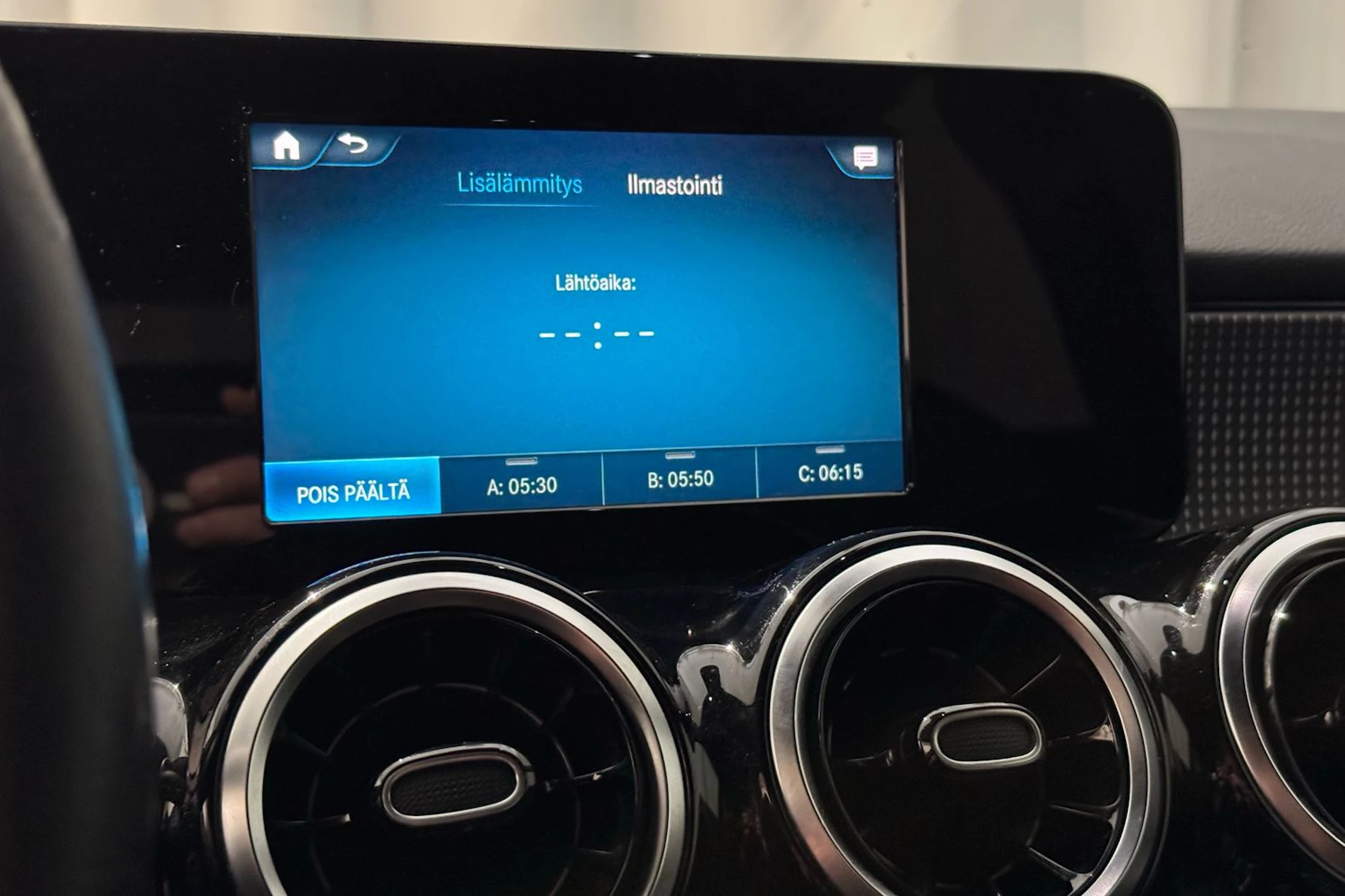 musta Mercedes-Benz GLB 2020 kuva 26.