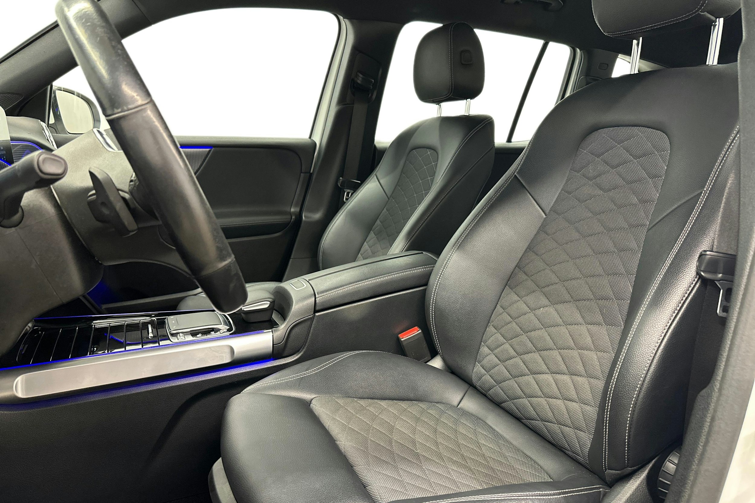 valkoinen Mercedes-Benz GLB 2020 kuva 10.