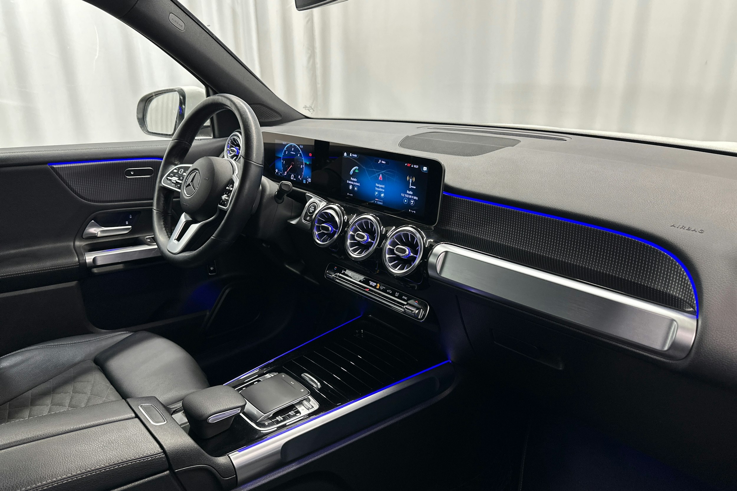 valkoinen Mercedes-Benz GLB 2020 kuva 14.