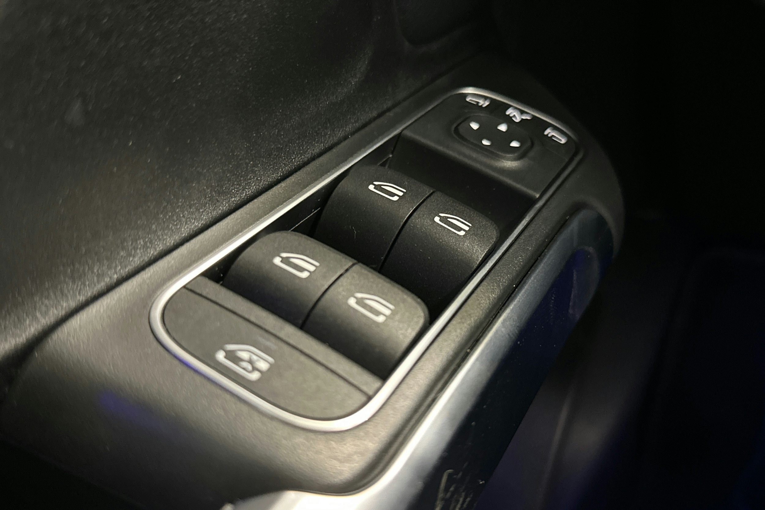 valkoinen Mercedes-Benz GLB 2020 kuva 17.