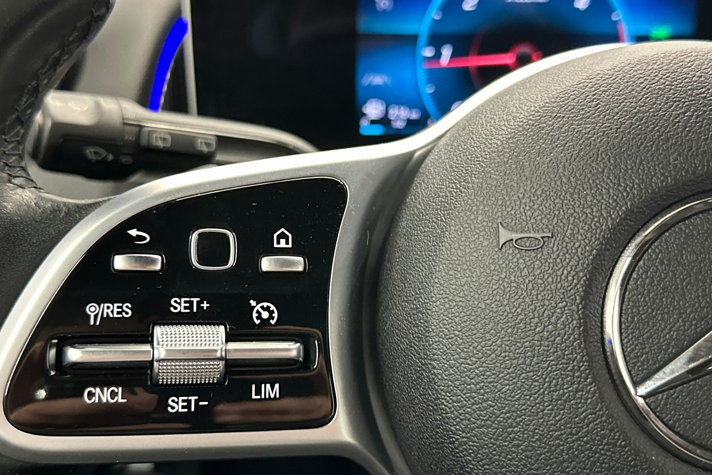 valkoinen Mercedes-Benz GLB 2020 kuva 19.