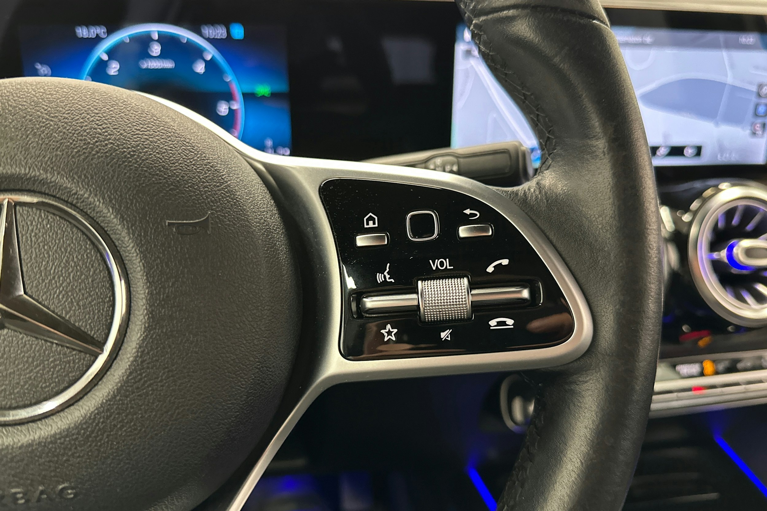 valkoinen Mercedes-Benz GLB 2020 kuva 20.