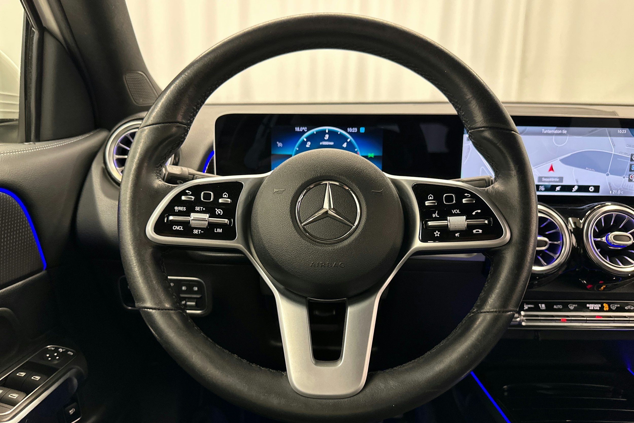 valkoinen Mercedes-Benz GLB 2020 kuva 21.