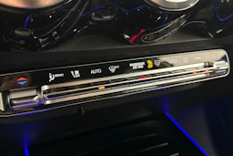 valkoinen Mercedes-Benz GLB 2020 kuva 27.