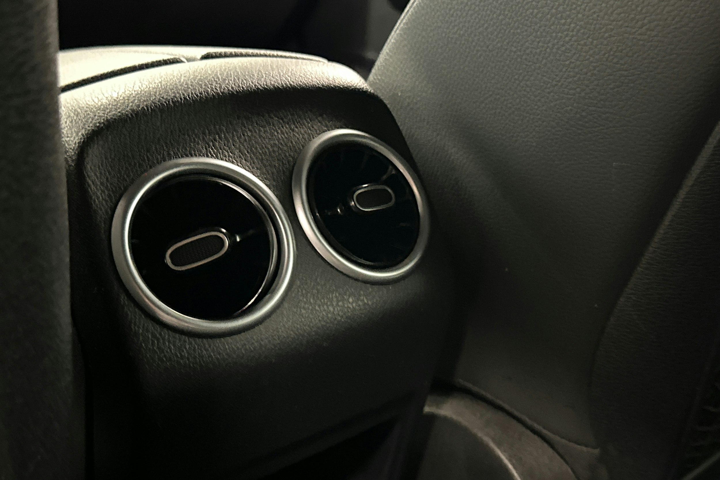 valkoinen Mercedes-Benz GLB 2020 kuva 31.