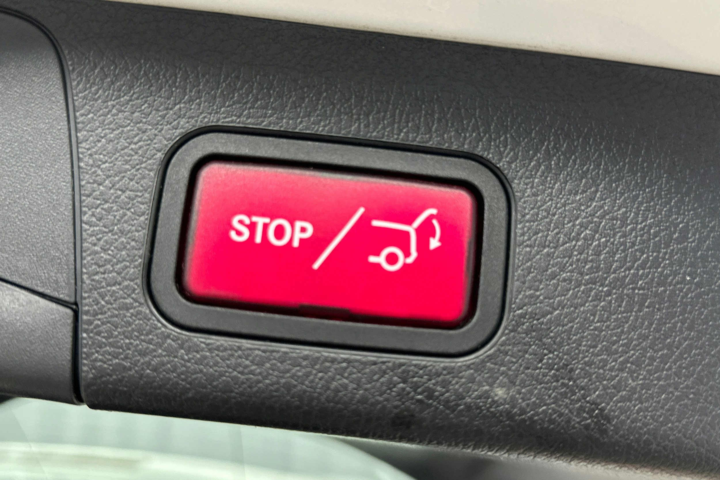 valkoinen Mercedes-Benz GLB 2020 kuva 32.