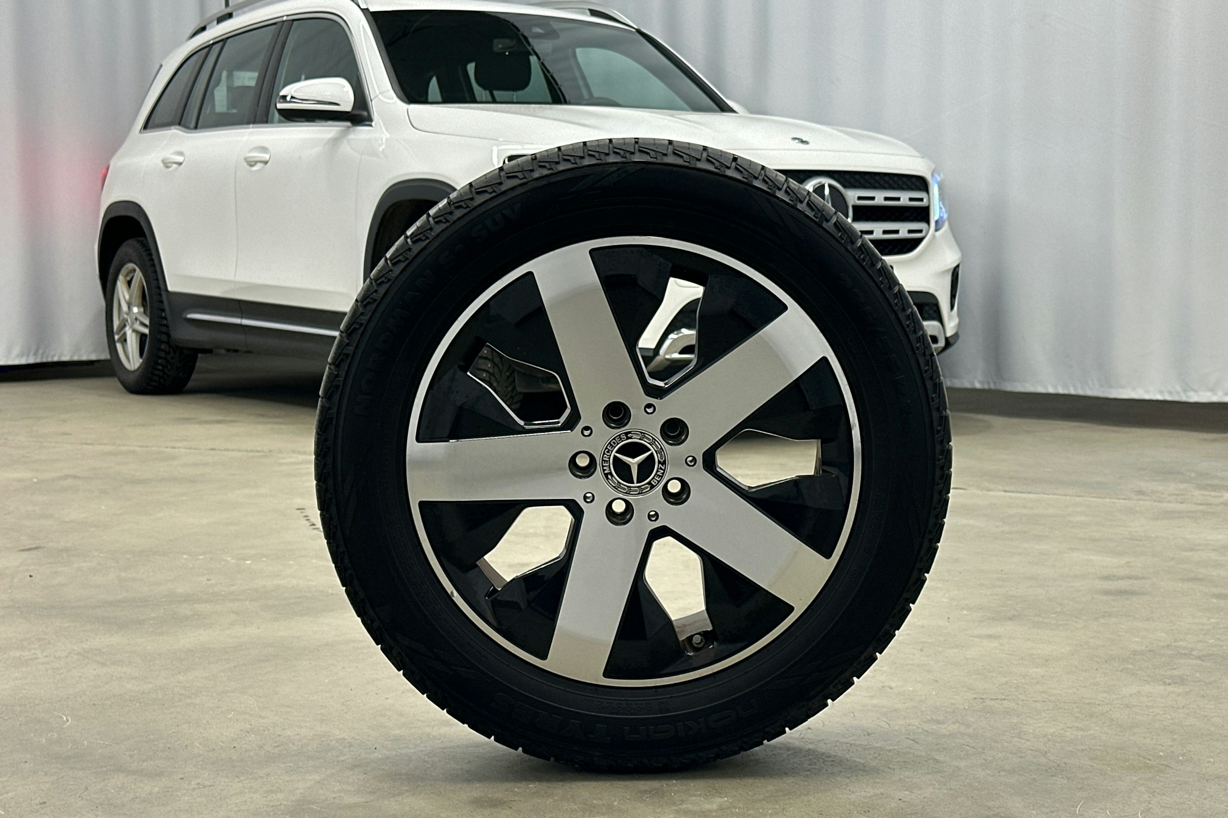 valkoinen Mercedes-Benz GLB 2020 kuva 35.