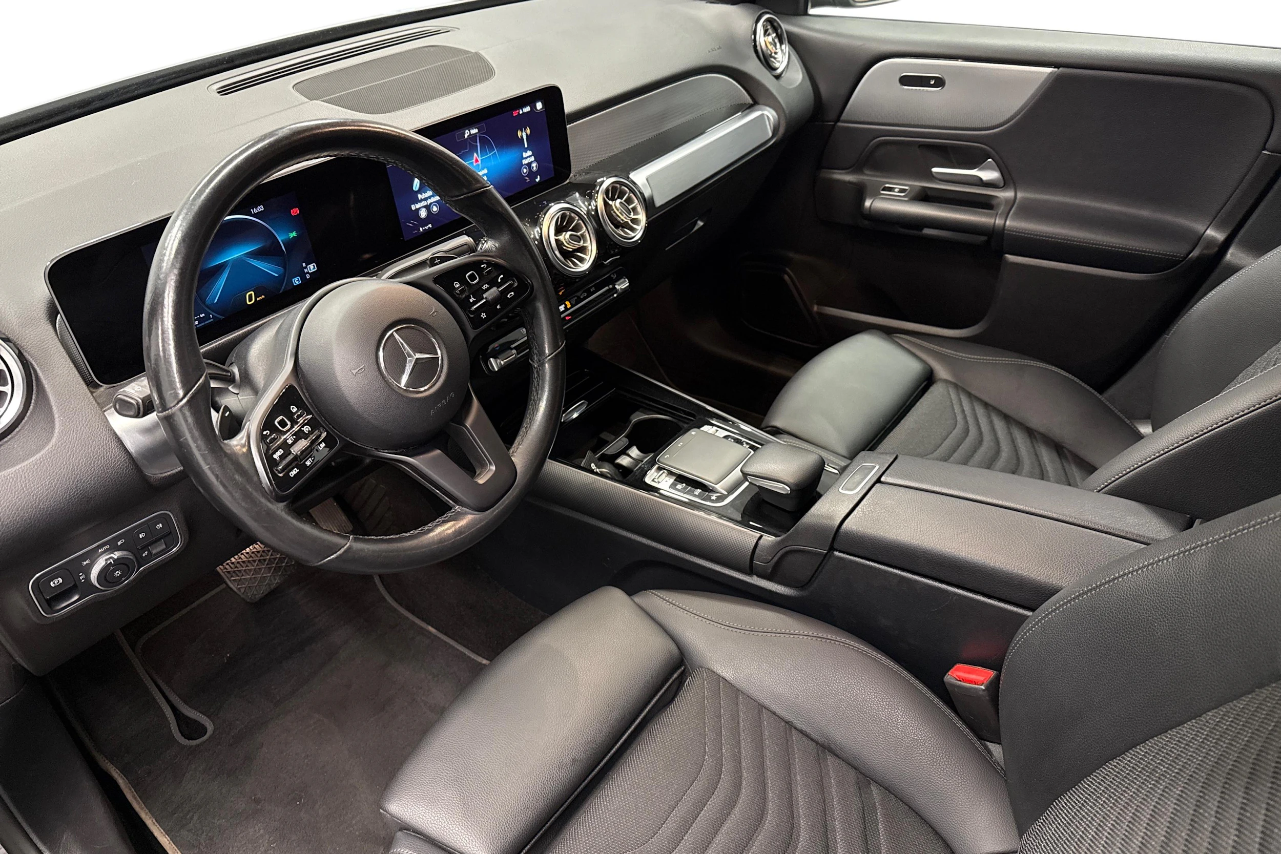harmaa Mercedes-Benz GLB 2020 kuva 8.