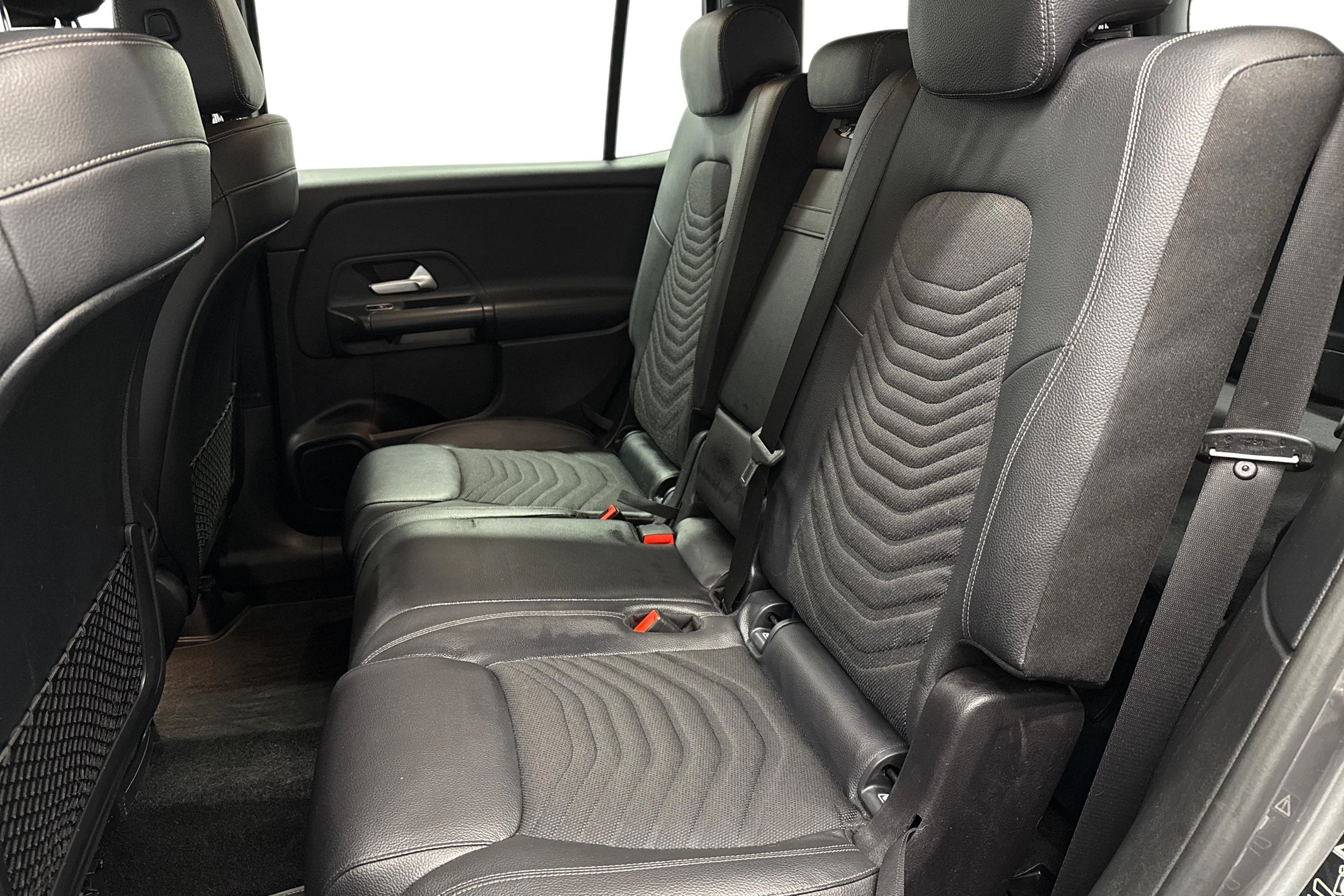 harmaa Mercedes-Benz GLB 2020 kuva 11.