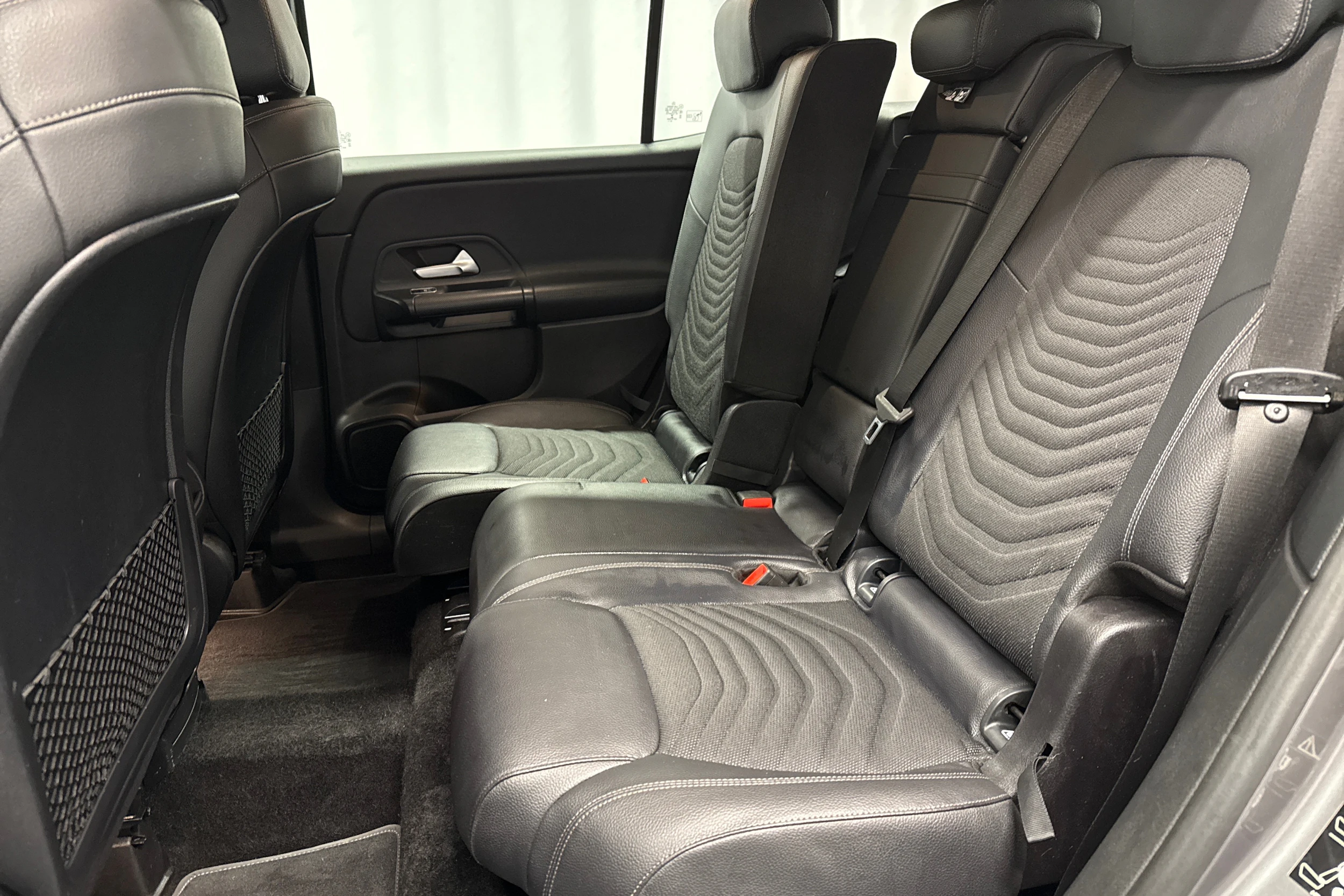 harmaa Mercedes-Benz GLB 2020 kuva 16.