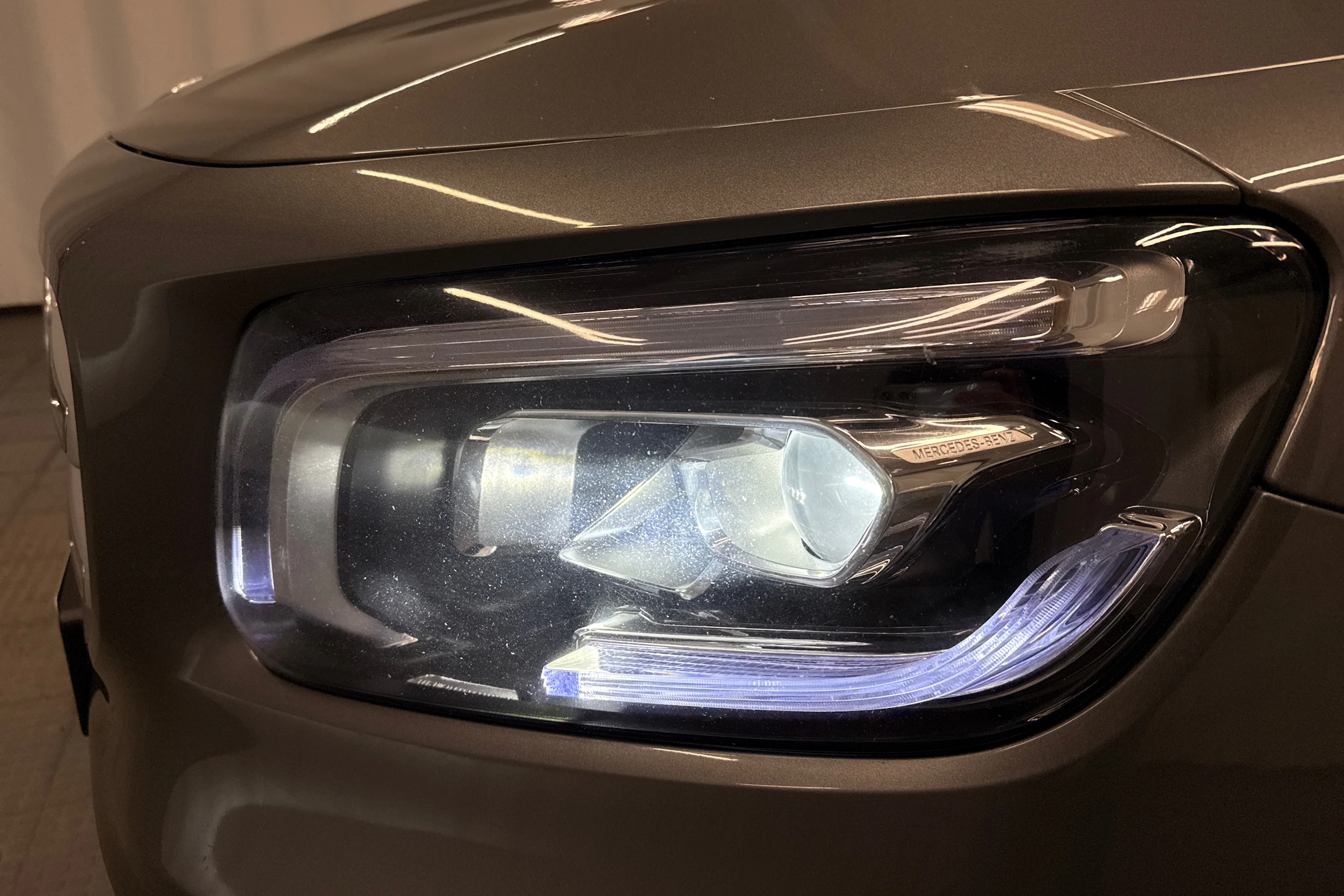 harmaa Mercedes-Benz GLB 2020 kuva 28.