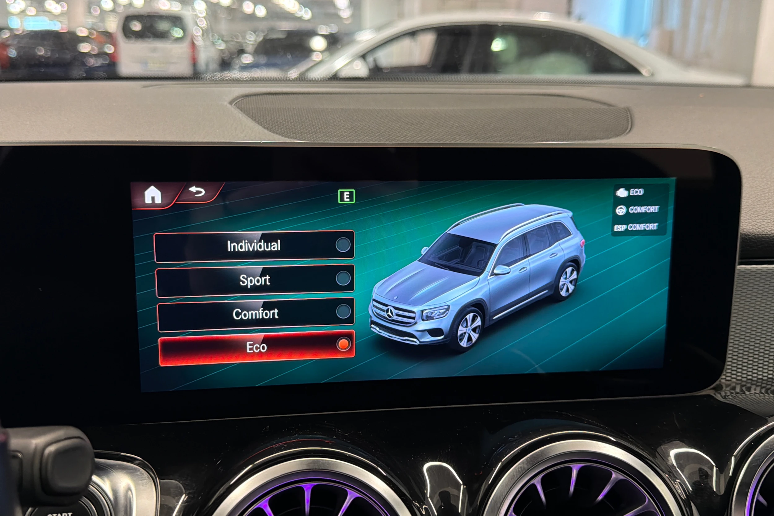 harmaa Mercedes-Benz GLB 2020 kuva 29.