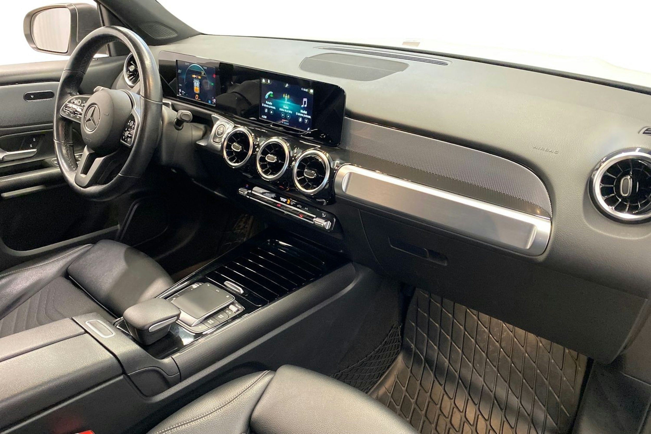 valkoinen Mercedes-Benz GLB 2020 kuva 10.