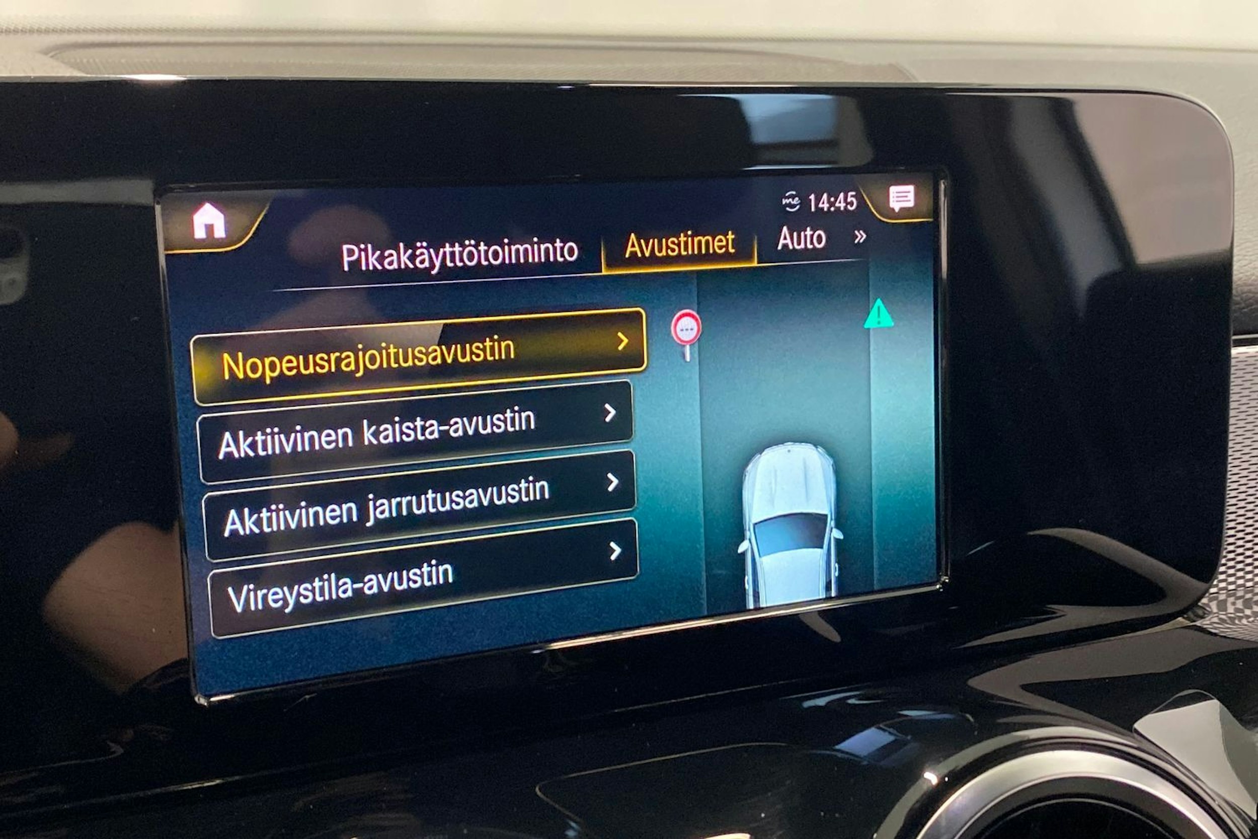 valkoinen Mercedes-Benz GLB 2020 kuva 23.